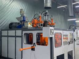 À VENDRE : Machine d'extrusion-soufflage OZKAN OM 10000 XII (2012) pour bidons jusqu'à 10L