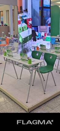 Высококачественный стул и стол из полипропилена.